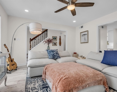 1223 Saxony Lane - Photo Thumbnail 6