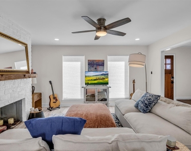 1223 Saxony Lane - Photo Thumbnail 4