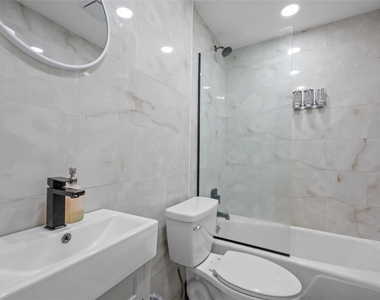 1116 Banks Street - Photo Thumbnail 15