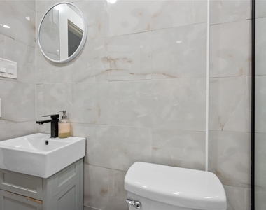 1116 Banks Street - Photo Thumbnail 17