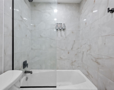 1116 Banks Street - Photo Thumbnail 16