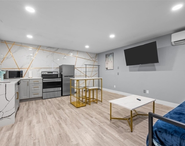 1116 Banks Street - Photo Thumbnail 1