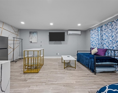 1116 Banks Street - Photo Thumbnail 14