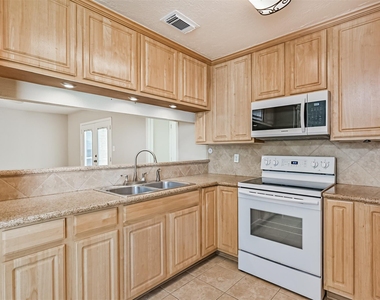 1113 N Heron Drive - Photo Thumbnail 13