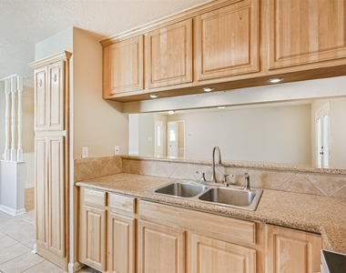 1113 N Heron Drive - Photo Thumbnail 14