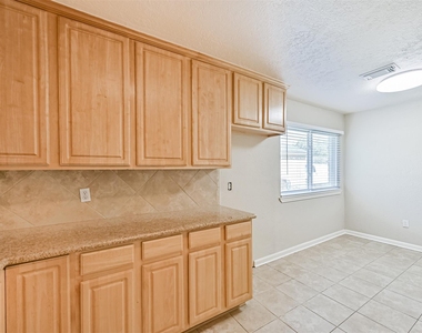 1113 N Heron Drive - Photo Thumbnail 15