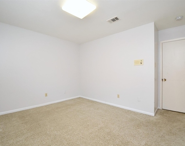 7718 Moondance Lane - Photo Thumbnail 23