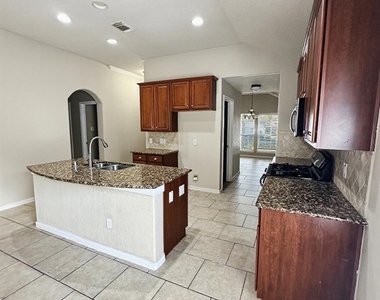 19523 Country Mountain Court - Photo Thumbnail 9