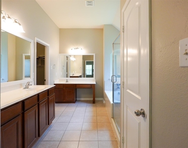 28038 Emma Gardens Lane - Photo Thumbnail 13