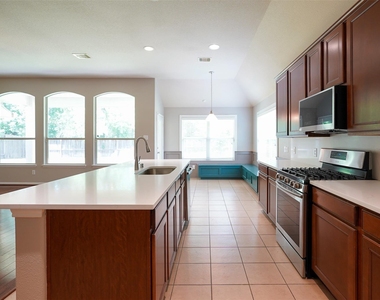 28038 Emma Gardens Lane - Photo Thumbnail 9