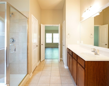 28038 Emma Gardens Lane - Photo Thumbnail 14