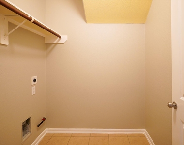 28038 Emma Gardens Lane - Photo Thumbnail 26