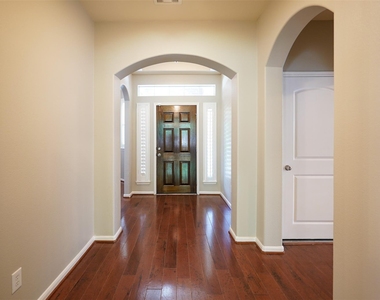 28038 Emma Gardens Lane - Photo Thumbnail 4