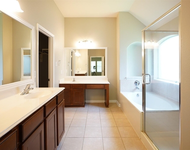 28038 Emma Gardens Lane - Photo Thumbnail 15