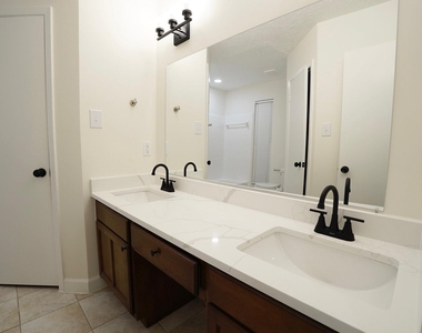 3403 Honey Creek Drive - Photo Thumbnail 11