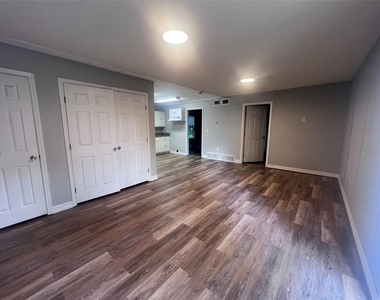115 W Mulberry Avenue - Photo Thumbnail 2