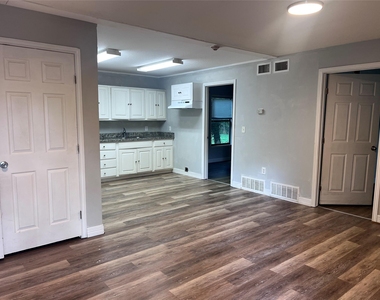 115 W Mulberry Avenue - Photo Thumbnail 3