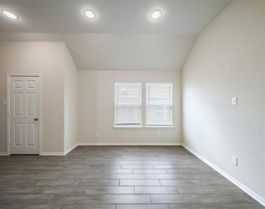 3227 Fairhaven Lane - Photo Thumbnail 15
