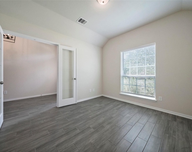 3227 Fairhaven Lane - Photo Thumbnail 4