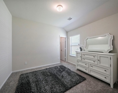 3227 Fairhaven Lane - Photo Thumbnail 24