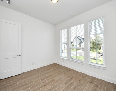 25026 Midnight Willow - Photo Thumbnail 5