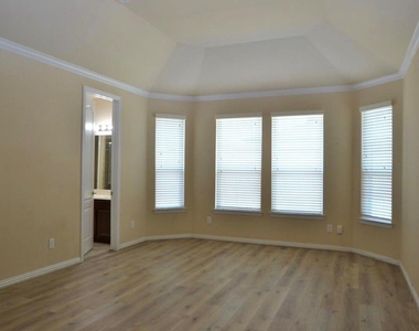 7219 Pearl Terrace Lane - Photo Thumbnail 32