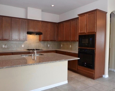 7219 Pearl Terrace Lane - Photo Thumbnail 40
