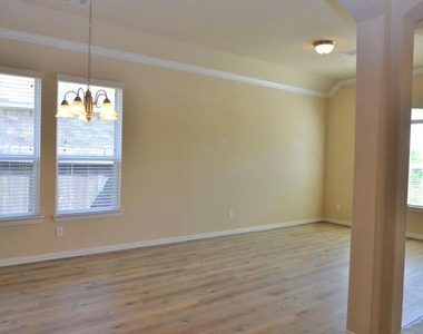 7219 Pearl Terrace Lane - Photo Thumbnail 2