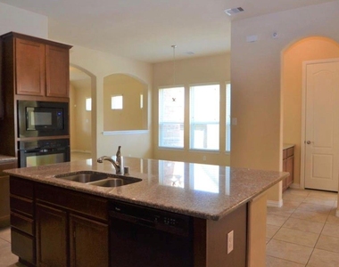 7219 Pearl Terrace Lane - Photo Thumbnail 17