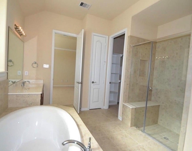 7219 Pearl Terrace Lane - Photo Thumbnail 27