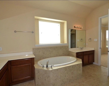 7219 Pearl Terrace Lane - Photo Thumbnail 25