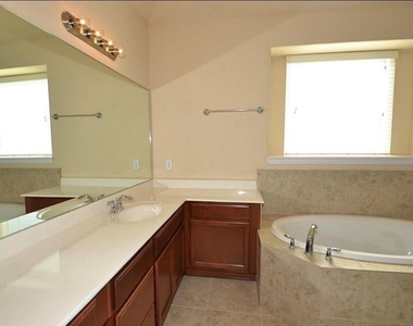 7219 Pearl Terrace Lane - Photo Thumbnail 23