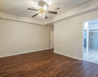 6303 Faulkner Ridge Drive - Photo Thumbnail 9