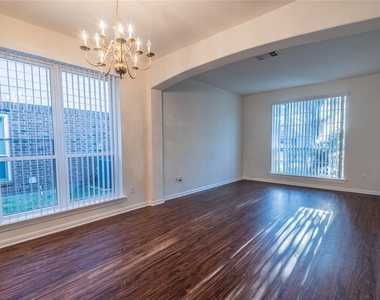 6303 Faulkner Ridge Drive - Photo Thumbnail 3