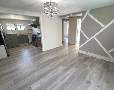 1126 1/2 Ryon Street - Photo Thumbnail 3