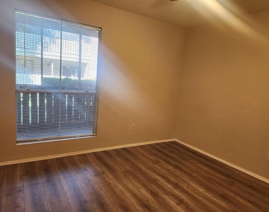 5665 Birchmont Drive - Photo Thumbnail 10