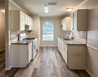 1814 Grove Court Drive - Photo Thumbnail 10