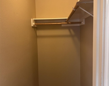 1814 Grove Court Drive - Photo Thumbnail 14