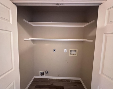 1814 Grove Court Drive - Photo Thumbnail 16