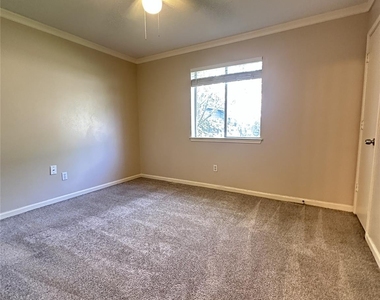 1814 Grove Court Drive - Photo Thumbnail 6