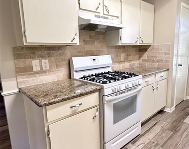 1814 Grove Court Drive - Photo Thumbnail 11
