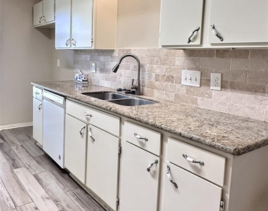 1814 Grove Court Drive - Photo Thumbnail 12