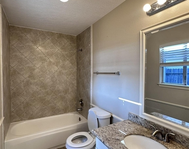 1814 Grove Court Drive - Photo Thumbnail 3