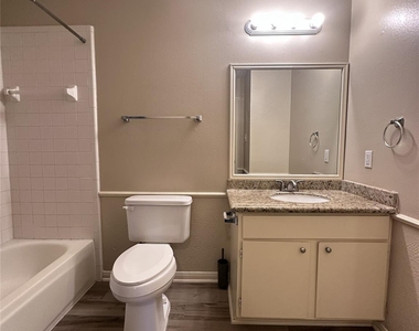 1814 Grove Court Drive - Photo Thumbnail 7