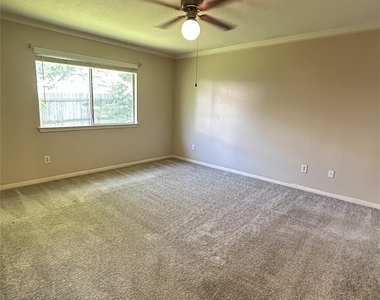 1814 Grove Court Drive - Photo Thumbnail 4