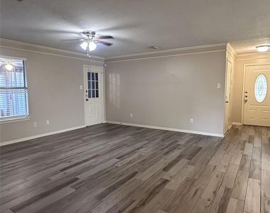 1814 Grove Court Drive - Photo Thumbnail 8