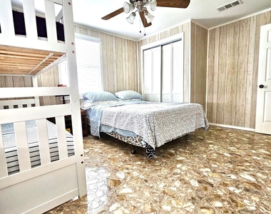 2104 Galveston Avenue - Photo Thumbnail 7