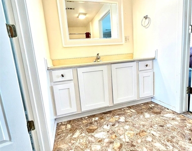 2104 Galveston Avenue - Photo Thumbnail 8