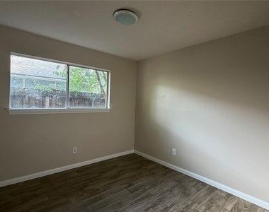 1006 Grand Junction Drive - Photo Thumbnail 5