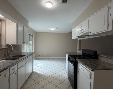 1006 Grand Junction Drive - Photo Thumbnail 9